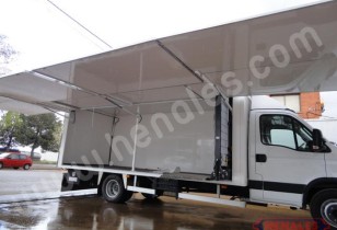 vehiculo-tienda-calzado-plataforma-giratoria-1